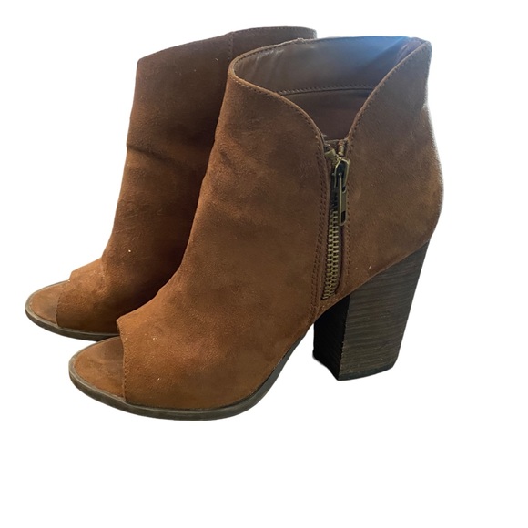 Carlos Santana Suede Booties. - Picture 1 of 8